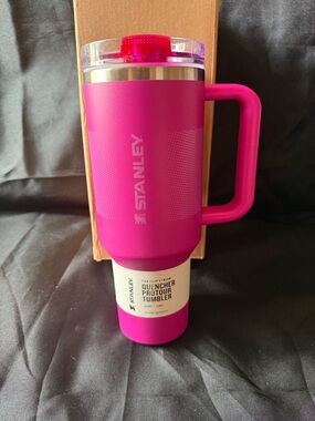 New Stanley 40oz Quencher ProPour Tumbler - Hot Pink - Flip Top